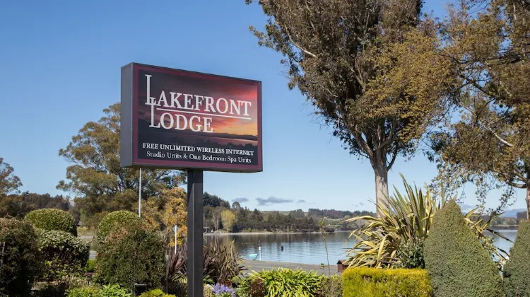 レイクフロント ロッジ 外観