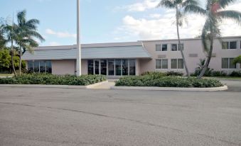 Motel 6 - Miami, FL – Miami International Airport