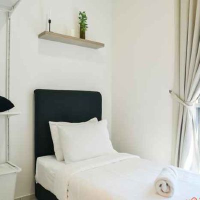 Bilik Eksekutif Satu Bilik Tidur Kupon The Robertson Residence by Widebed