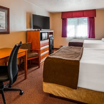 2 Queen Beds, Smoking Room, Pillowtop Bed, 32-Inch Lcd Television, Microwave and Refrigerator, Full Breakfast