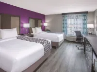 La Quinta Inn & Suites by Wyndham Effingham Hotels in Effingham County