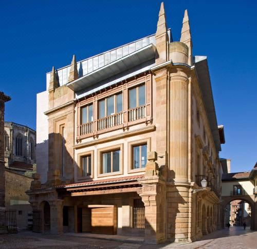 Oviedo Centro Santa Clara Piso de LujoThree-Bedroom Apartment