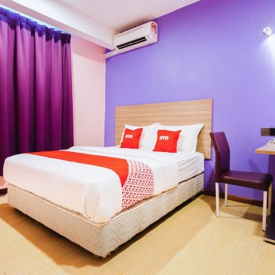 Bilik Deluxe Double Kupon OYO 90153 U Stay Hotel