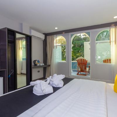 Deluxe Room with Pool Access