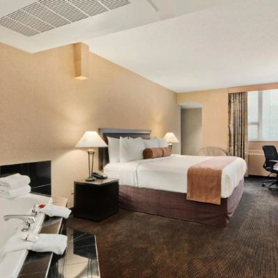 特大床套房帶按摩浴缸 卡爾加里市中心華美達酒店優惠