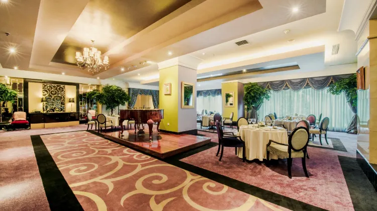 ザ パパンダヤン 食事・レストラン