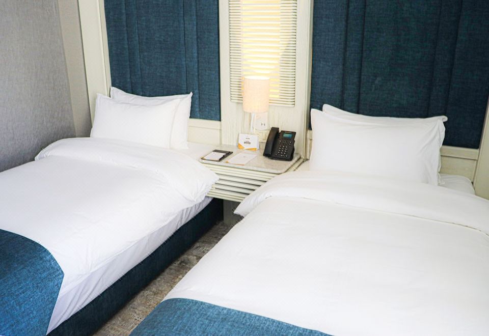 標準雙床房， 1 張大床， 城市景觀