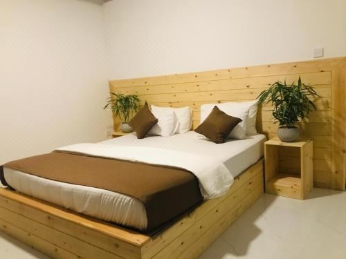 带山景的双人间