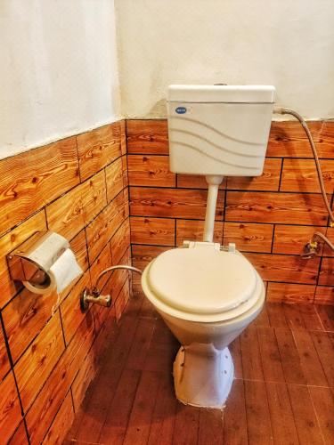 带山景的双人间