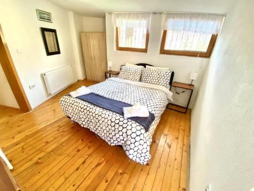 带露台的两卧室套房