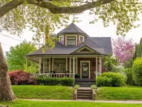 Cozy private apartment in a historic Victorian house close to downtown Hotels in Walla Walla