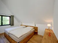 Thatched roof meets modernity, lake view; sauna, garden and much more... Hotels in Putbus