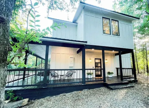 the RISER - BRAND NEW Modern Cabin in Broken Bow!