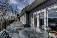 Big Sky Retreat - Incredible Mountain Views! Hike, golf, relax and unplug!