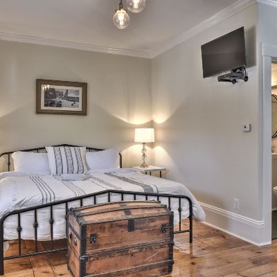 Deluxe Double Room The Burrell House Promo Code