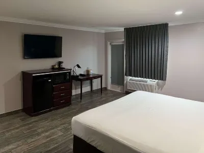 Super 8 by Wyndham Mesa Downtown Near Convention Center Hotels in Mesa