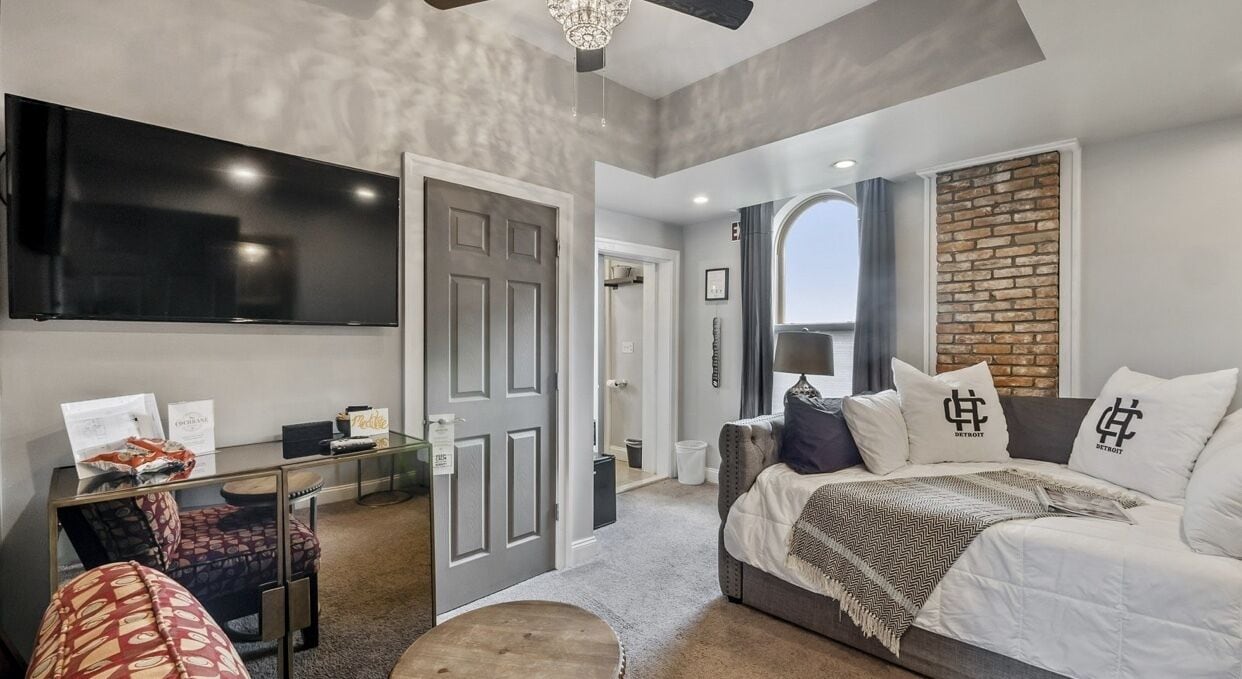 经典单人房， 1 张大床， 无烟房， 庭院景观