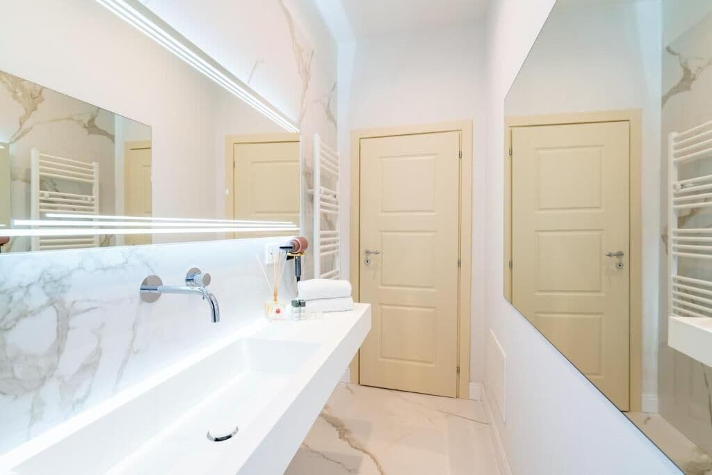 带露台的小型套房