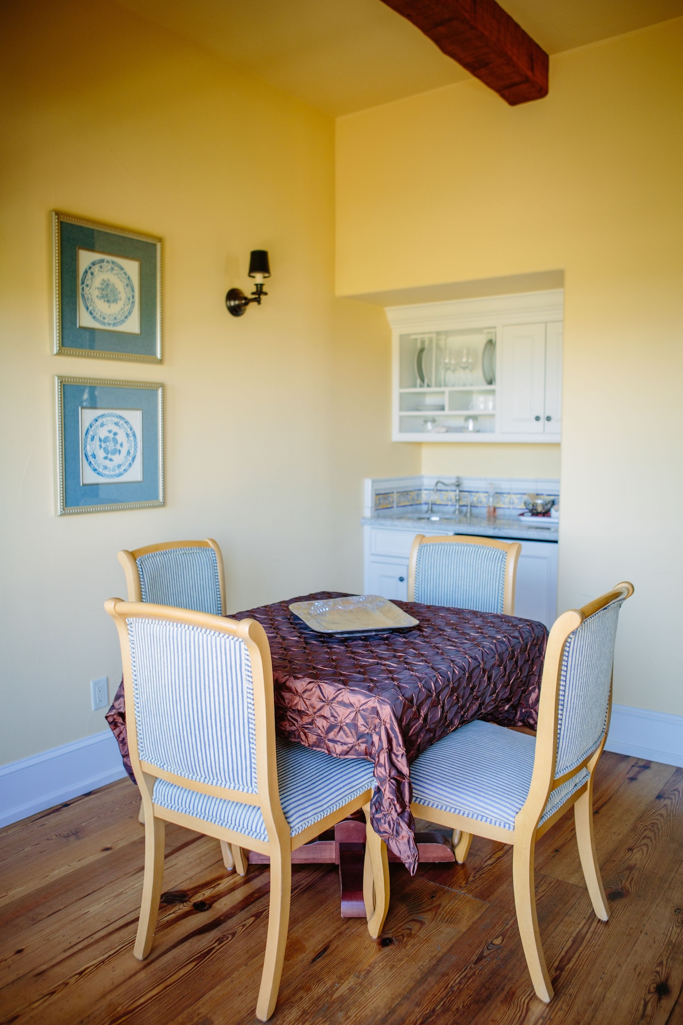 套房，1张大床，葡萄园景观（Pinot Grigio）