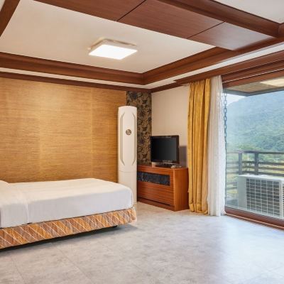 Hotel Deluxe 25Py-Free Access To Sauna & Jjimjil Once During Stay 오색그린야드호텔 쿠폰