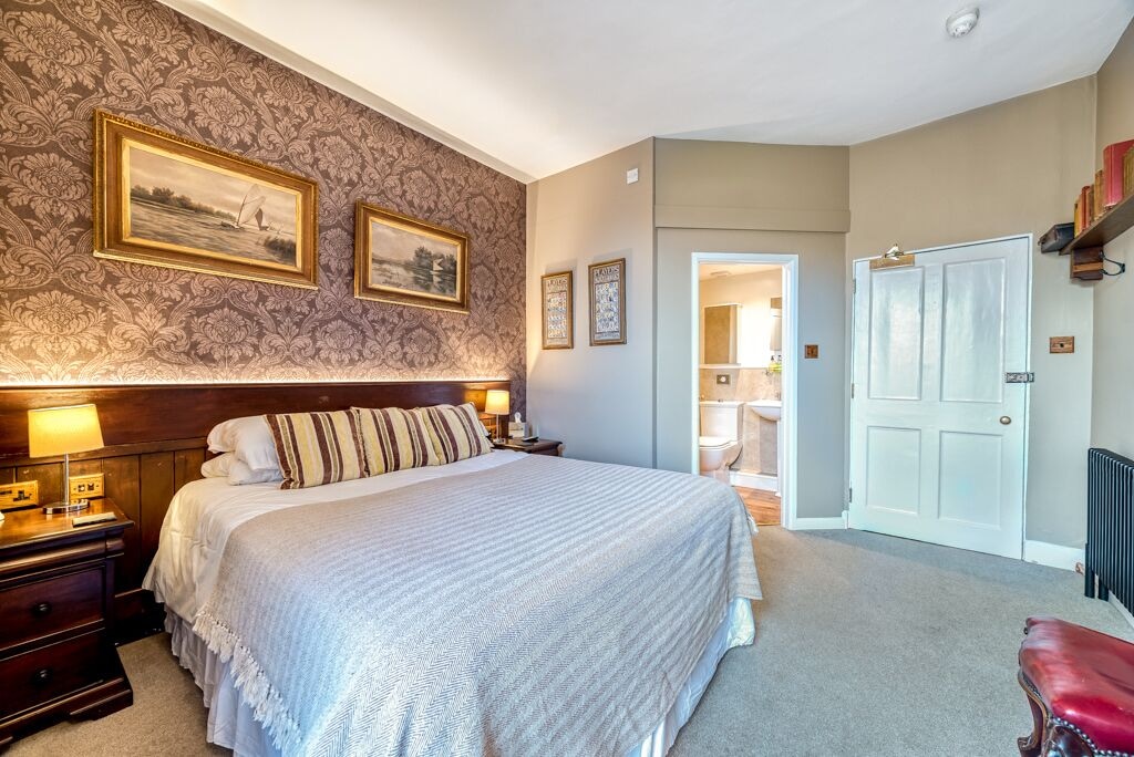 标准双人间 - 带连接浴室