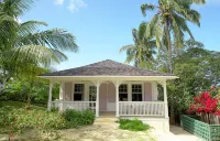 Historic 2BR 2BA Island Cottage on Private Estate のホテル