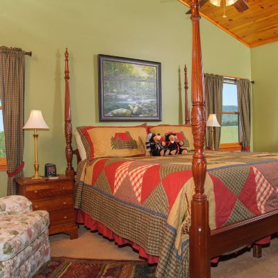 Blackberry Springs (Whirlpool Tub, Fireplace, Separate Living Room, with Balcony) Berry Springs Lodge Promo Code