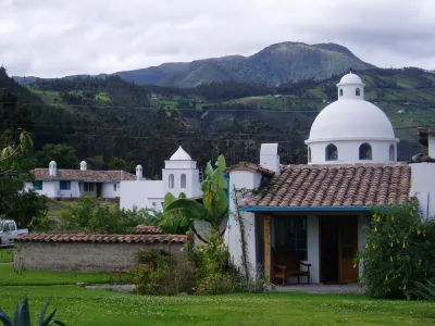 Las Palmeras Inn Hotel di 