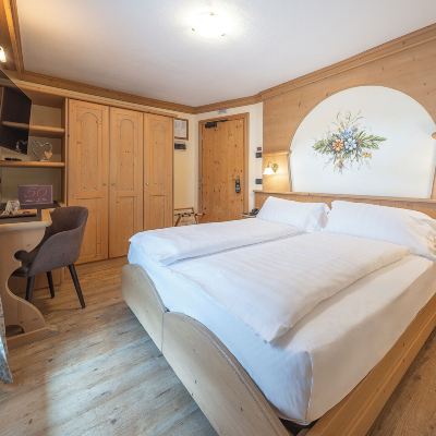 Standard Room Hotel Crosal Promo Code
