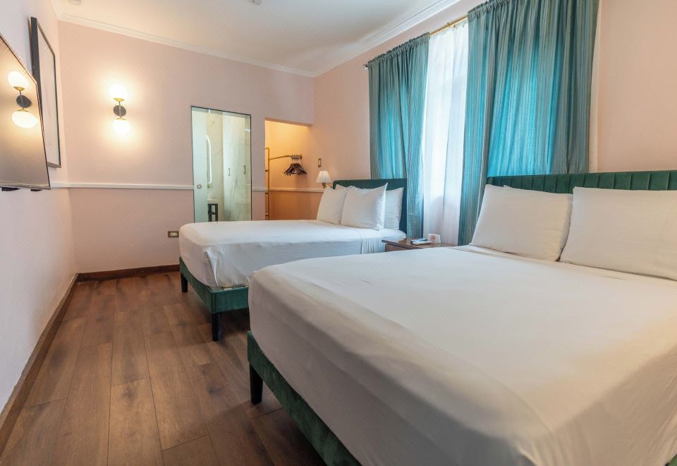 家庭套房， 多张床