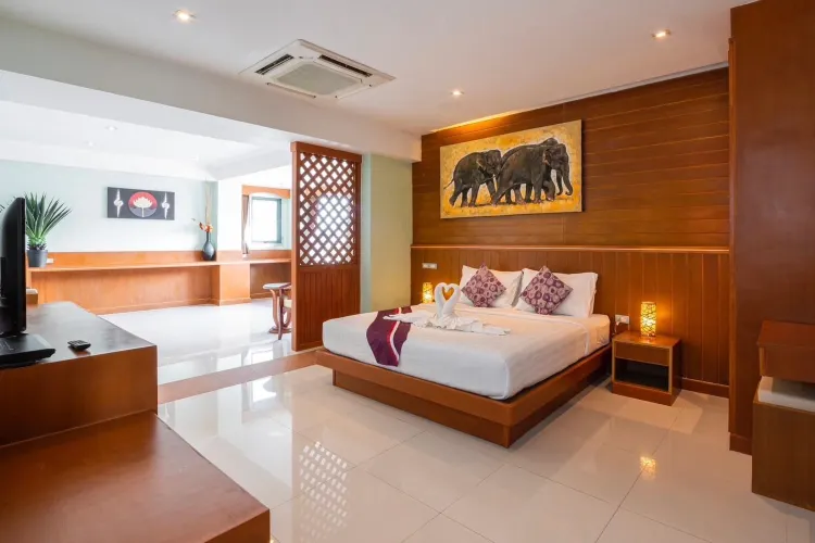 ห้องครอบครัว - เตียงคู่ 1 เตียง และเตียงเดี่ยว 2 เตียง