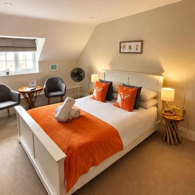 Luxury Room (Fox) The Lodge at Broadway Promo Code