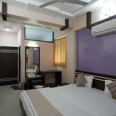 Standard Room with Fan Skylon Hotel Promo Code