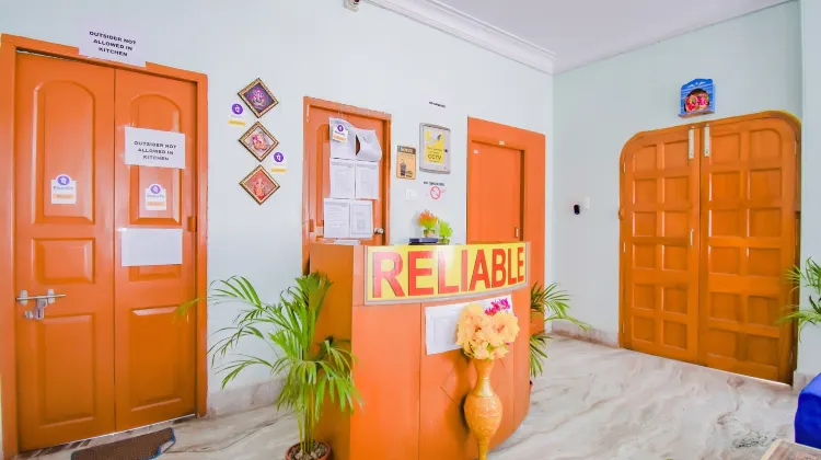 OYO 77707 Pink Palace 外観