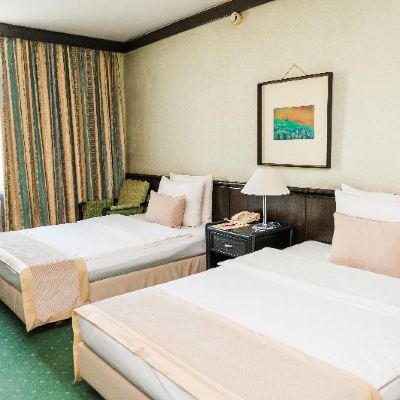 三人間 假日酒店優惠