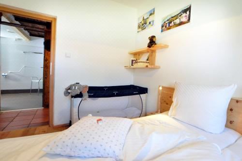 SchmiedhofFamily Apartment With Balcony