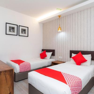 Standard Twin Room OYO 89355 Big Big Hotel Promo Code