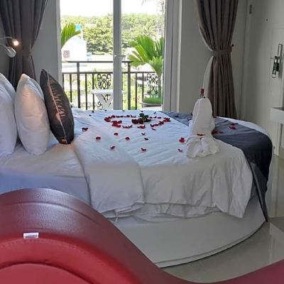 Honeymoon Room