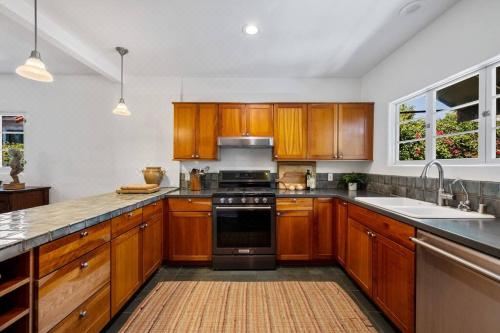 Secluded 4Br Spanish Oasis in the Heart of LaFour-Bedroom House