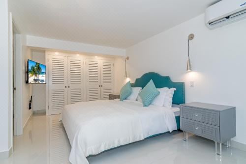 Magnificent 5-Bedroom Estate Villa, Sleeps 12 Deluxe Villa