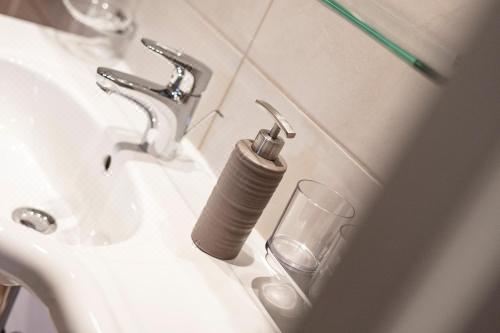 带阳台的两卧室公寓