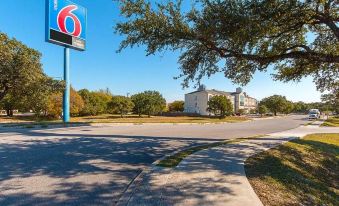 Motel 6 San Antonio, TX - Airport