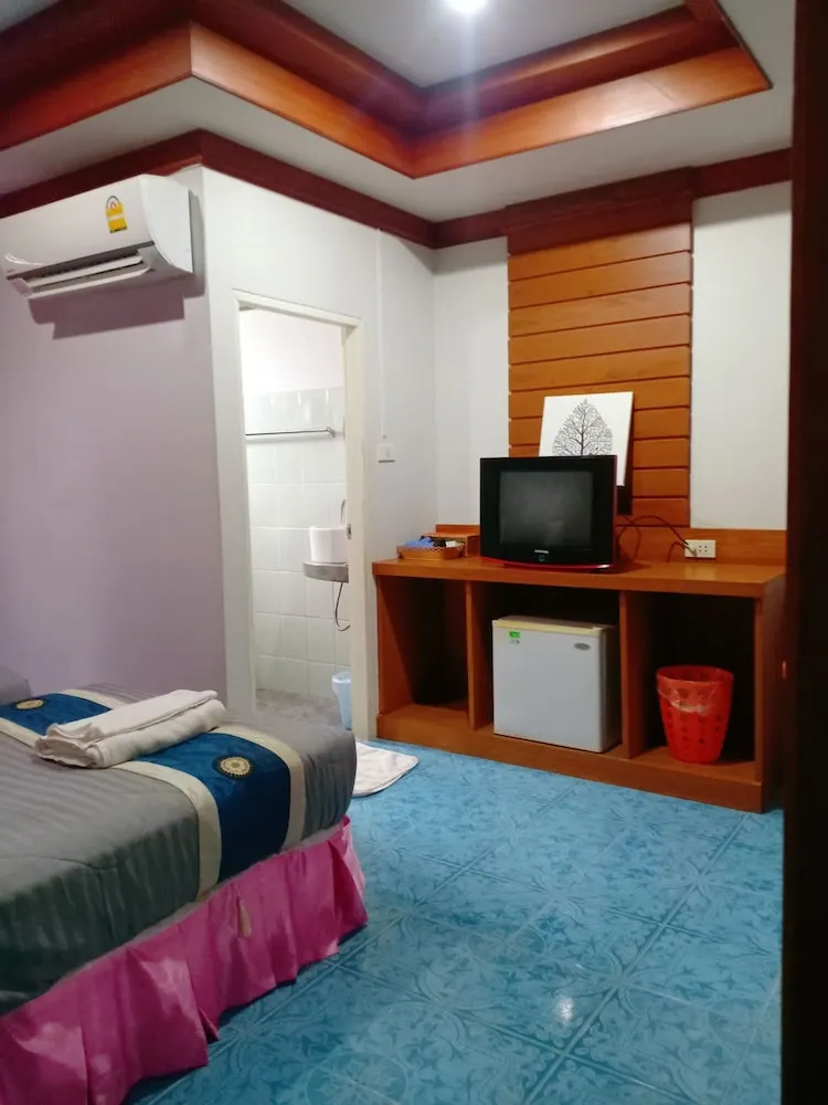ห้องมาตรฐานเตียงแฝดพร้อมเครื่องปรับอากาศ
