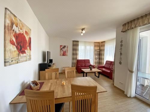 带阳台的两卧室公寓