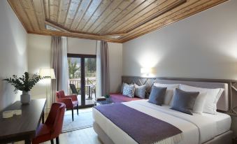 The Lake Hotel - Housity