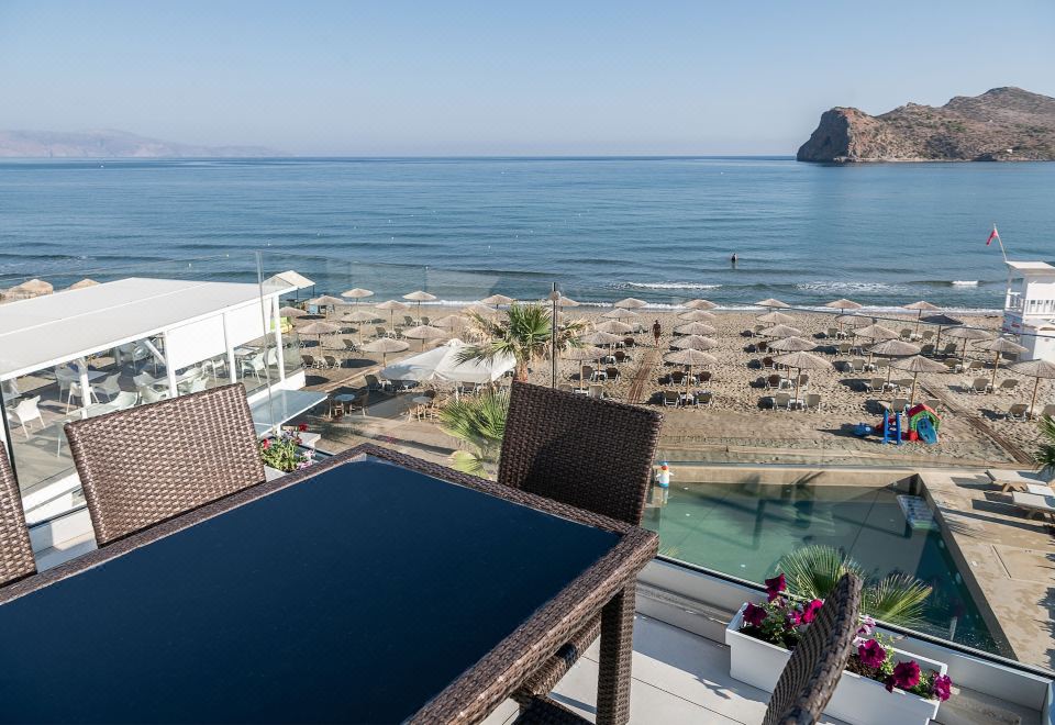 设计复式房， 私人游泳池， 海滩景观