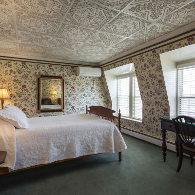 Trillium Queen Bay View Stafford's Bay View Inn Promo Code