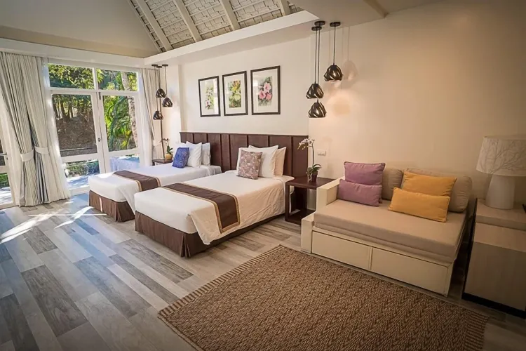 Triangle Suite Lakeside