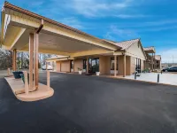 Quality Inn & Suites Corinth West Hotel di Corinth