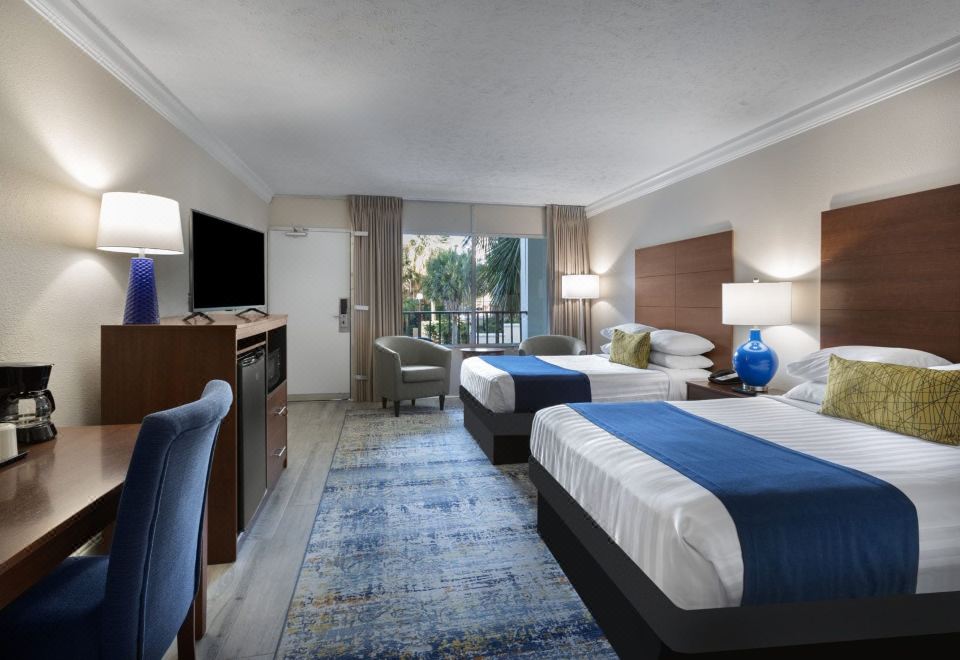 低层，2张双人床